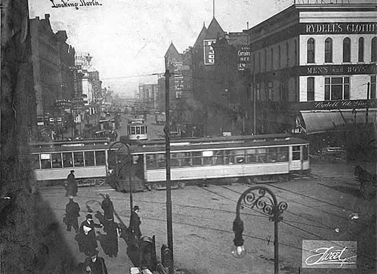 Photo of Washington Avenue looking north from Hennepin Avenue, 1910.