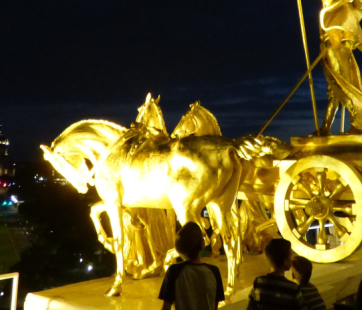 Golden horses 